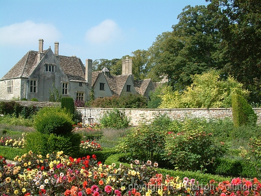 Avebury manor_j